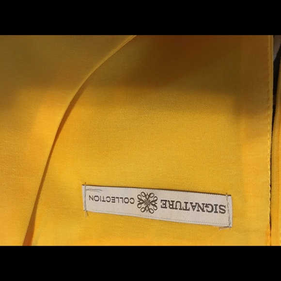 Avon Signature Collection top. Size M/M (10-12). - Picture 5 of 8